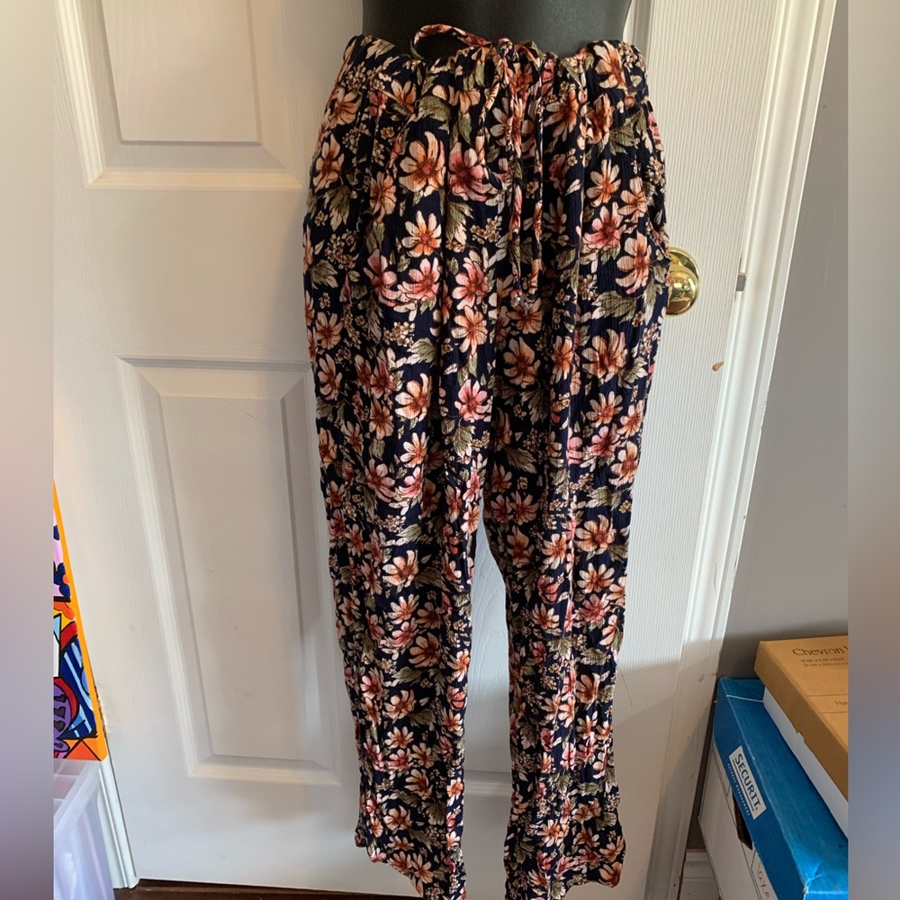 American Eagle Outfitters Floral Pants - Black and Pink